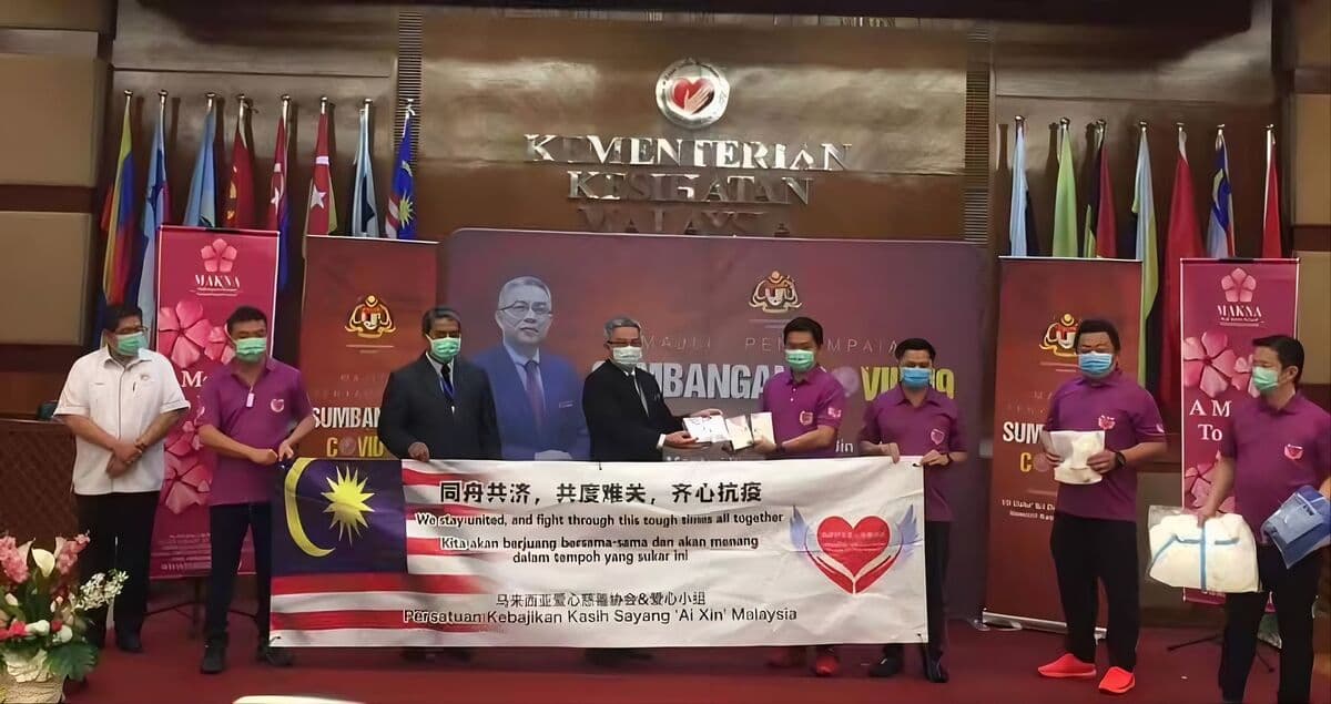 Dato Ben (Datuk Ben) Fam Chee Way at Ai Xin Charity Association COVID-19 donation ceremony, Kementerian Kesihatan Malaysia