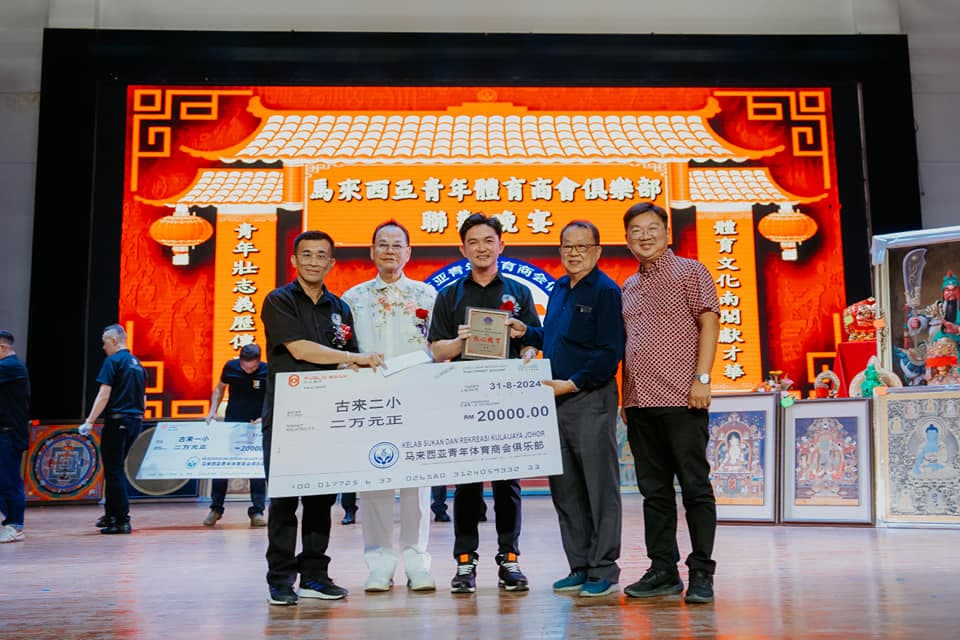 Dato Ben Fam Chee Way — RM 20,000 donation to SJKC Kulai 2