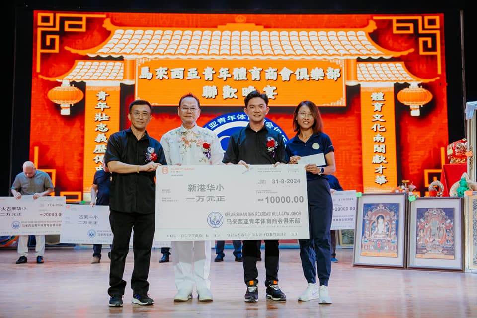 Dato Ben Fam Chee Way — RM 10,000 donation to SJKC Sin Kong