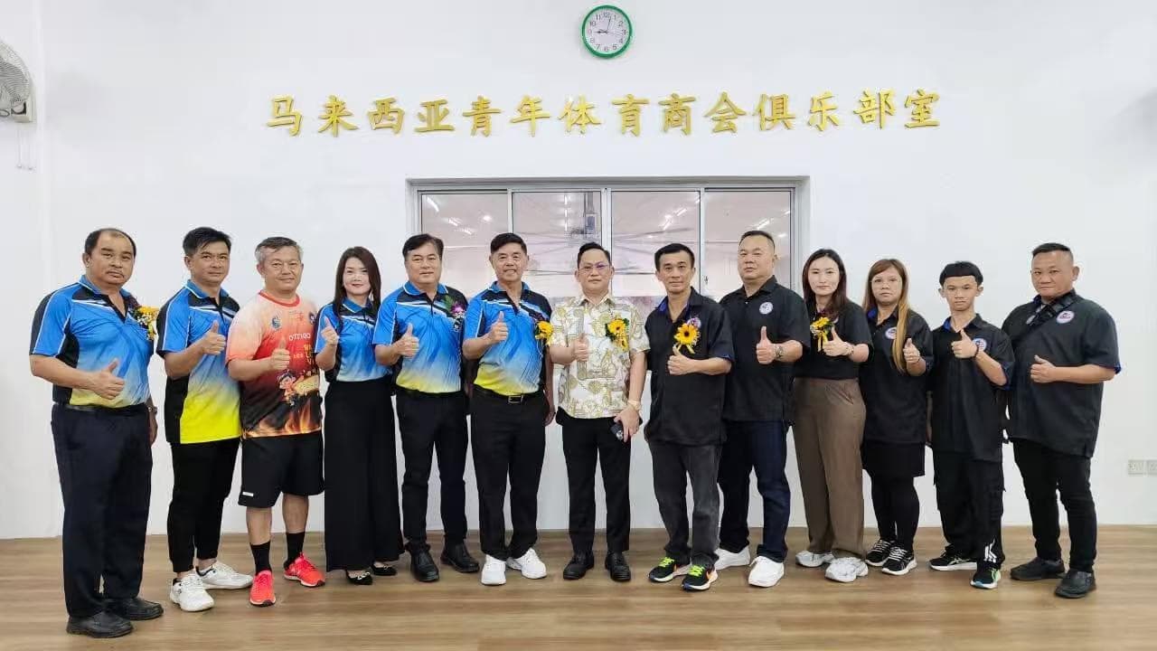 Dato Ben Fam Chee Way — Malaysian Youth Sports Chamber Club office group photo